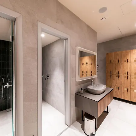 Woodside M Free Parking