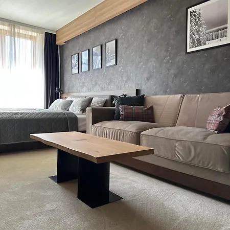 Woodside M Free Parking