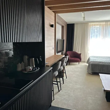 Woodside M Free Parking *